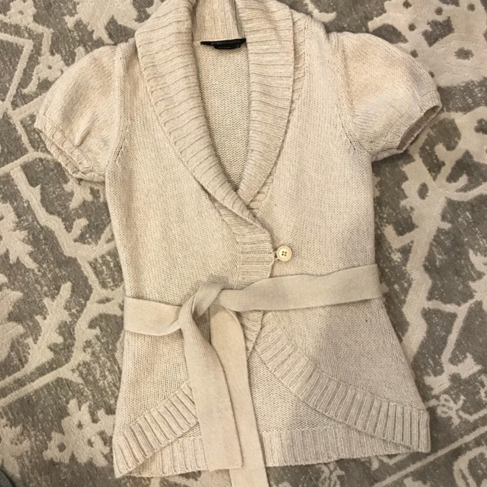 Short sleeve sweater with belt